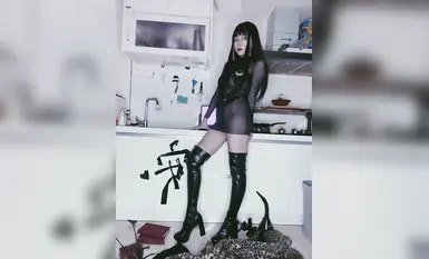 安女王特地换上一套女王装束3分钟