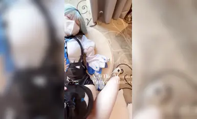 [COS kiểm soát sự xuất thần] Nhà sưu tập Coser xinh đẹp phúc lợi Ji Paoliang chủ nhân "Maniacccccc" "Genshin" Eula Lawrence, nằm trên bàn và bị chèn vào để hét lên