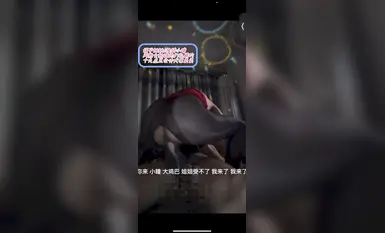 叔母のフイジとツイッターのシャオトンが19センチの巨根の兄に跨る姿を撮影