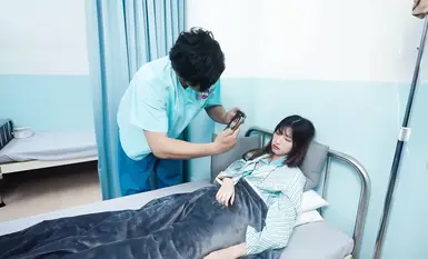 พยาบาลสาวสุดเซ็กซี่ของวาตานาเบะ มีเดีย ลูกสาวของเศรษฐีถูกส่งตัวเข้าโรงพยาบาลและได้รับการนวดแบบอีโรติกจากพยาบาลชายไร้ยางอาย เธอถูกสอดใส่ในจุดที่หมอไม่สามารถมองเห็นได้ และถูกข่มขืนจนติดใจในความสุขนั้น