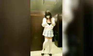 及膝少女乳頭自慰