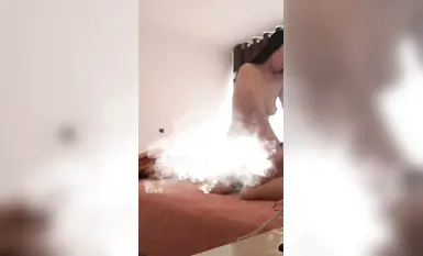 老闆娘拉攏客戶親自上陣