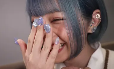 fc2-ppv-4517338 (2) 【4K高清】短短半年粉丝突破12.5万「那个蓝发人气主播」，首次公开的纯情中出视频，背叛粉丝。*价格将逐步上涨