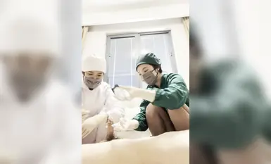 Doktor dan jururawat secara profesional mengekstrak sperma, gerak kaki, menghisap ayam, pakaian seragam profesional, pelbagai stoking kontras, mengekstrak sperma kaki sutera (5)