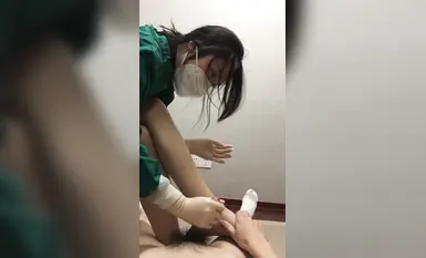 Doktor dan jururawat secara profesional mengekstrak sperma, gerak kaki, menghisap ayam, pakaian profesional, pelbagai stoking kontras, mengekstrak sperma kaki sutera (7)