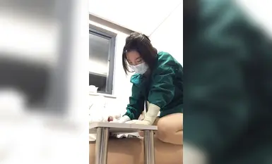 Doktor dan jururawat secara profesional mengeluarkan sperma, gerak kaki, menghisap ayam, pakaian seragam profesional, pelbagai stoking kontras, kaki sutera, pengekstrakan sperma (8)