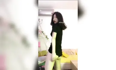 大四就當寶媽的抖音反差母狗，年輕就是耐不住寂寞，大尺度裸舞私拍，又能緩解自己被視奸的慾望，還能滿足榜一大哥 (2)