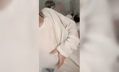 Jalang yang merupakan seorang ibu di tahun seniornya di kolej. Dia tidak tahan kesepian ketika dia masih muda. Dia menari telanjang secara peribadi, yang boleh melegakan keinginannya untuk diperhatikan dan memuaskan hati abang dalam senarai (4)