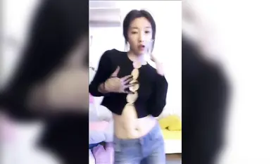 大四就當寶媽的抖音反差母狗，年輕就是耐不住寂寞，大尺度裸舞私拍，又能緩解自己被視奸的慾望，還能滿足榜一大哥 (7)