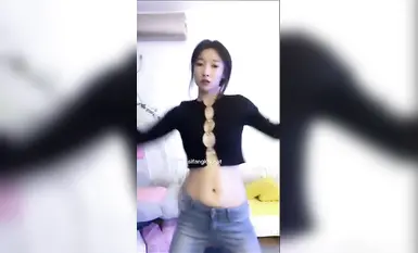 大四就當寶媽的抖音反差母狗，年輕就是耐不住寂寞，大尺度裸舞私拍，又能緩解自己被視奸的慾望，還能滿足榜一大哥 (7)