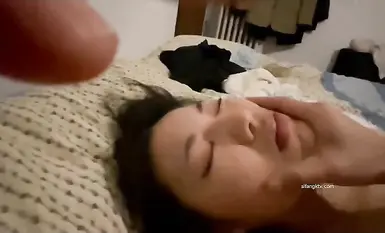 博洛尼亚大学留学生回国后被灌醉拉到酒店肆意玩弄，牙刷打火机插逼奸淫猥亵(2)