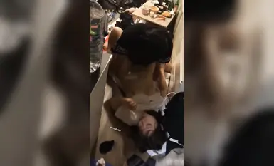 貴州某學院女大學生和自己的好閨蜜去酒吧娛樂，被灌醉帶回出租屋，讓自己的男朋友去操自己的閨蜜，防火防盜防閨蜜呀