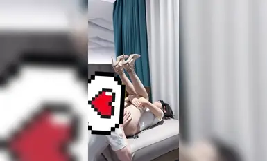 리틀 K 발렌티노 퀸 발렌티노 윌로우 스터드 = 스피드 슈즈? 이 자세를 얼마나 오래 유지할 수 있나요? (1)