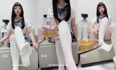 B站奶芙（兔嘰兔姬）-嫩妹 jk白襪調教