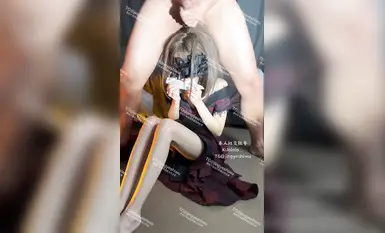 [joioio_九九] "Kenduri Lisan" Saya membuat temu janji dengan sahabat saya untuk pergi ke bar, dan abang saya meninggalkan saya di sana dan terpancut di muka dan pakaian saya