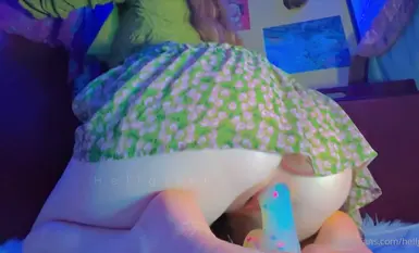 极品粉鲍骑乘各式各样的幻龙，高潮痉挛，大白屁股震颤诱人(5)