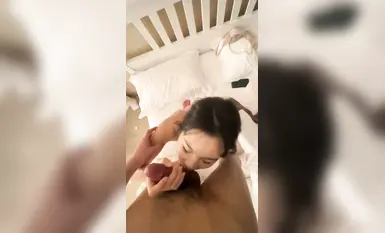 高冷的氣質女大學生，和男友外出旅遊，在出租屋裡被各種玩弄爆操，妹子超級喜歡口技吃雞，喜歡被中出的感覺