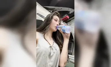 身材爆好的高颜值外卖媛小母狗，雪白肌肤大长腿，大尺度图视(1)