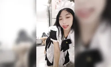 非常に魅力的な気質の雌犬の大学生、コンドームなしのセックスショー、同じフレームの顔の穴に偽のコックが蜜穴の奥深くまで入り、表情の対比が爆発する（13）