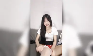 很耐看的氣質母狗大學生，無套啪啪大秀，臉穴同框假雞巴深插蜜穴，表情反差到爆 (21)