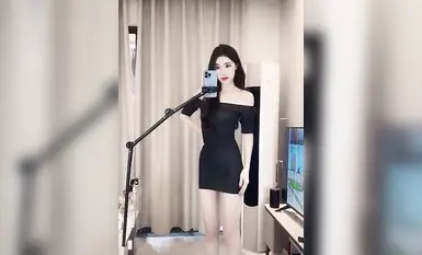 抖音清纯御姐【甜一】与金主裸聊_震动棒揉穴自慰_淫语不断、