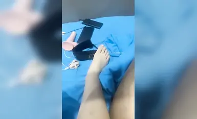 Jalang berusia 19 tahun, berbadan besar, telah dirogol oleh seorang lelaki yang kotor, dengan semua jenis prop, dan dia mencapai klimaks dan terengah-engah berterusan (12)