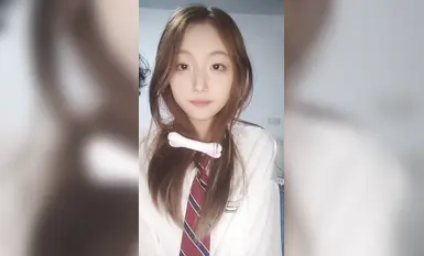 Con đĩ 19 tuổi, thân hình to lớn, bị một gã đàn ông dơ bẩn cưỡng hiếp, với đủ loại đạo cụ, và cô ta lên đỉnh và thở hổn hển liên tục (25)