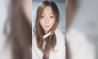 Con đĩ 19 tuổi, thân hình to lớn, bị một gã đàn ông dơ bẩn cưỡng hiếp, với đủ loại đạo cụ, và cô ta lên đỉnh và thở hổn hển liên tục (25)