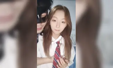 Con đĩ 19 tuổi, thân hình to lớn, bị một gã đàn ông dơ bẩn cưỡng hiếp, với đủ loại đạo cụ, và cô ta lên đỉnh và thở hổn hển liên tục (25)