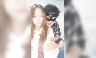 Con đĩ 19 tuổi, thân hình to lớn, bị một gã đàn ông dơ bẩn cưỡng hiếp, với đủ loại đạo cụ, và cô ta lên đỉnh và thở hổn hển liên tục (25)