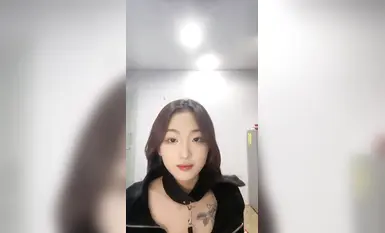 19歲極品小母狗，身材超棒，被猥瑣男調教蹂躪，各種道具齊上陣，高潮嬌喘不斷 (47)