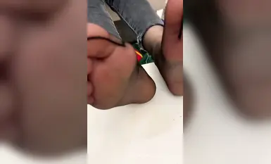 Black silk jade feet contrast female college student, shopping mall fitting room standing blowjob footjob indecent private shooting (1)