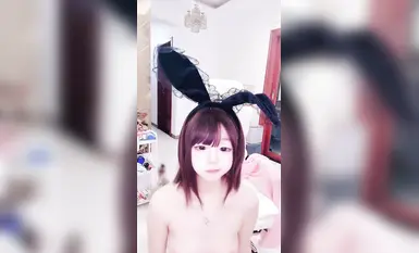 Gadis sekolah comel berambut pendek merakam sendiri godaan melancap pendedahan video tidak senonoh (7)