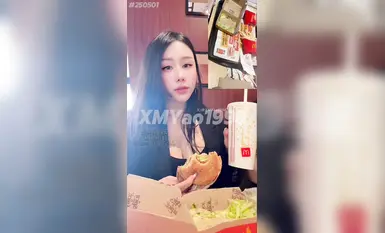 【西夢瑶】マクドナルドでその場で作った「精子バーガー」！向かいに座っていた美人さんがずっとこっちをチラチラ見てたんだけど、帰る時にわざとこっちに来てチラチラ見てくれて、目の前で精子バーガーを仕上げてくれた！