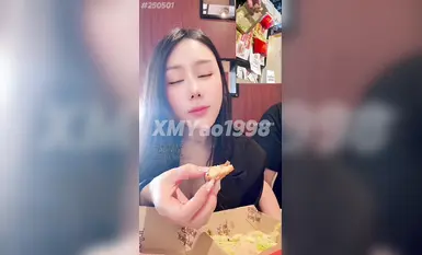 【西夢瑶】マクドナルドでその場で作った「精子バーガー」！向かいに座っていた美人さんがずっとこっちをチラチラ見てたんだけど、帰る時にわざとこっちに来てチラチラ見てくれて、目の前で精子バーガーを仕上げてくれた！