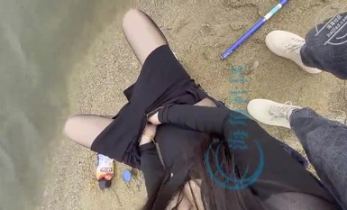 【会喷水的亲姐姐】和姐姐户外钓鱼水库边激情开操，狗喝水式舔逼狂喷不止