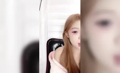 发育极好的精神小妹！【椰子呀】全裸热舞~