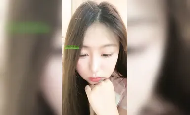 邻家骚妹妹【朵朵的】奶子白嫩超漂亮在直播间放大招，娇躯全裸大胆掰开粉嫩小逼，淫水闪闪尺度爆表_4