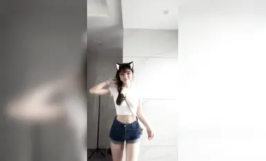 抖音網紅【寶貝77】集高顏值與極品身材於一身的反差婊  (1)