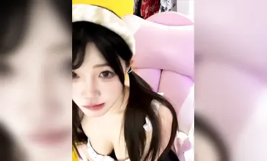 高い容姿の美しい女の子、白い柔らかい大きなおっぱい、小さなロリ、純粋で魅力的な、犬のケージで自慰行為、極端なコントラスト、雌犬（3）