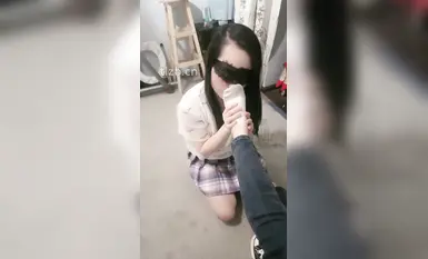 女女调教，女主人狠扇耳光，巴掌啪啪响，女M跪地求饶。舔鞋底、舔脚卑微女奴-3