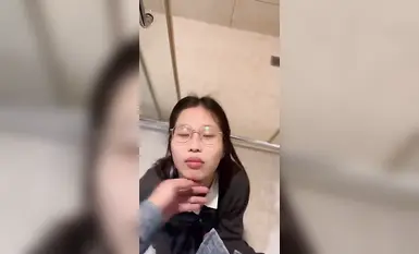 教育學生妹～不願意吃？一個耳光乖乖吃雞巴！1