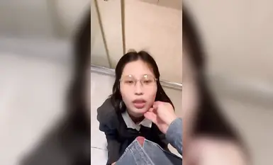 教育學生妹～不願意吃？一個耳光乖乖吃雞巴！1