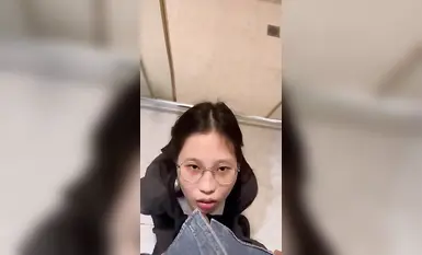 教育學生妹～不願意吃？一個耳光乖乖吃雞巴！1