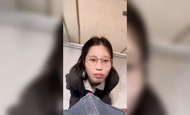 教育學生妹～不願意吃？一個耳光乖乖吃雞巴！1