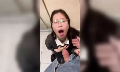 教育學生妹～不願意吃？一個耳光乖乖吃雞巴！2