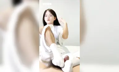 【洛丽踏迹_LoliTre2d】第一视角体验精神小妹白袜足交