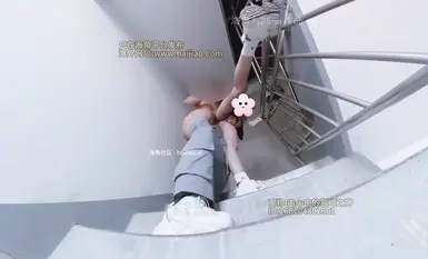 内心中的黑暗之神-520和親妹妹在樓梯間的激情