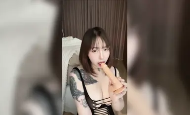 高顏值刺青騷貨假屌自慰抽插