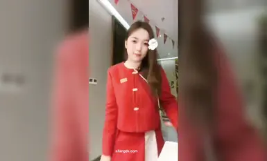 大神社交軟體【網調加約炮】用小恩小惠專業線上線下忽悠套路玩弄學生妹初次見面車上直接爆菊的氣質美女2